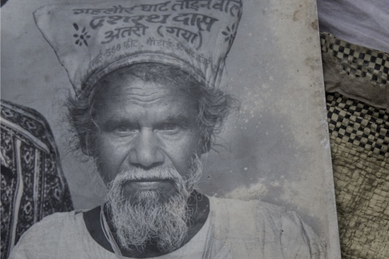 ชายทุ่ม 22 ปี ขุดภูเขาลัดเข้าเมือง หลังเมียตายเพราะส่ง รพ. ไม่ทัน