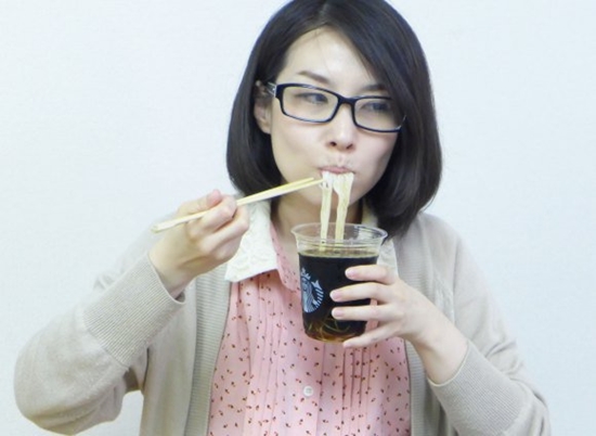 หมี่เย็นผสมกาแฟสตาร์บัคส์ หมี่เย็นผสมกาแฟสตาร์บัคส์