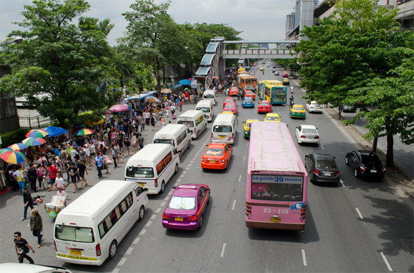 10 แหล่งที่เที่ยว ชิม ช้อป ตามเส้นทางรถไฟฟ้ามหานคร