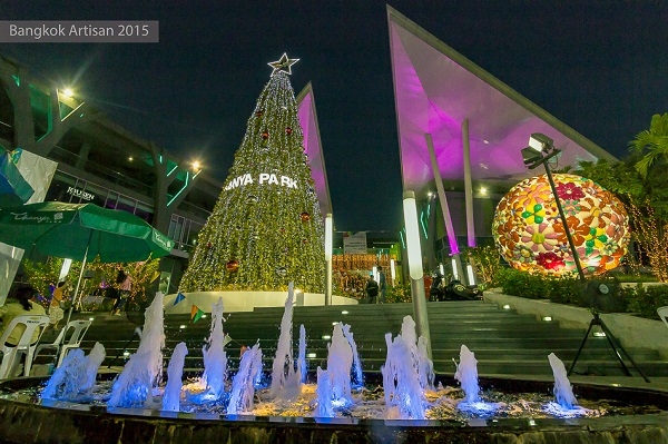 สถานที่ดูไฟและถ่ายรูปกับต้นคริสต์มาสสวย ๆ