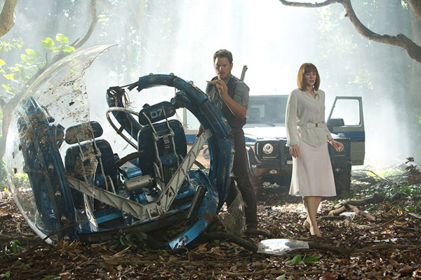 ส้นสูงคู่ใจที่นางเอกใส่วิ่งฝ่าดงไดโสเสาร์ ใน Jurassic World 