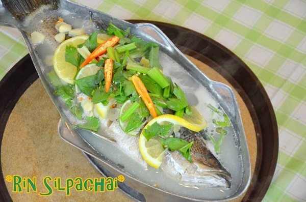 ปลากะพงนึ่งมะนาว อาหารไทยเปรี้ยวจี๊ด รสแซ่บเป๊ะเว่อร์