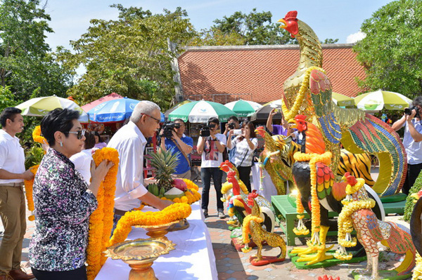 หม่อมเจ้าชาตรีเฉลิม ยุคล นำทีมนักแสดง ทำบุญถวายภัตตาหารเพล สักการะ ศาลพันท้ายนรสิงห์