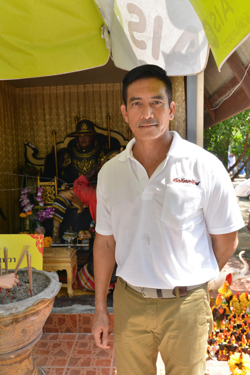 หม่อมเจ้าชาตรีเฉลิม ยุคล นำทีมนักแสดง ทำบุญถวายภัตตาหารเพล สักการะ ศาลพันท้ายนรสิงห์หม่อมเจ้าชาตรีเฉลิม ยุคล นำทีมนักแสดง ทำบุญถวายภัตตาหารเพล สักการะ ศาลพันท้ายนรสิงห์
