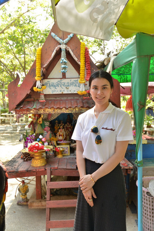 หม่อมเจ้าชาตรีเฉลิม ยุคล นำทีมนักแสดง ทำบุญถวายภัตตาหารเพล สักการะ ศาลพันท้ายนรสิงห์