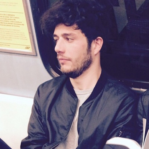 หนุ่มหล่อบนรถไฟ