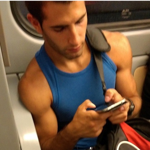หนุ่มหล่อบนรถไฟ