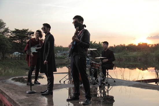 Getsunova MV เพลง คนไม่จำเป็น