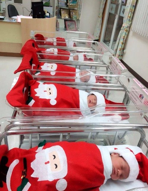 ทารกในชุดซานตาครอส