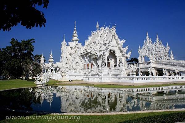 วัดร่องขุ่น ประกาศเก็บค่าเข้าชมโบสถ์ เฉพาะต่างชาติ คนไทยยังเข้าฟรี