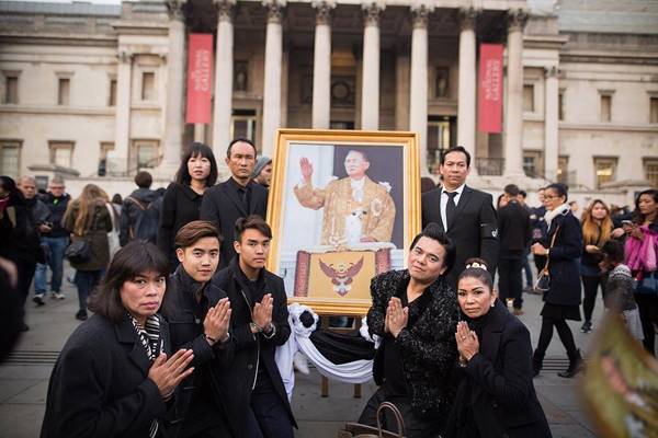 เอ ศุภชัย สุดตื้นตัน ได้ร่วมร้องเพลง สรรเสริญพระบารมี ที่กรุงลอนดอน  