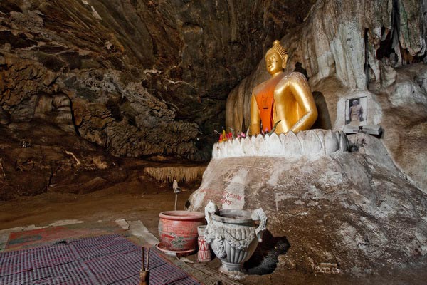 ถ้ำพุหวาย อุทัยธานี