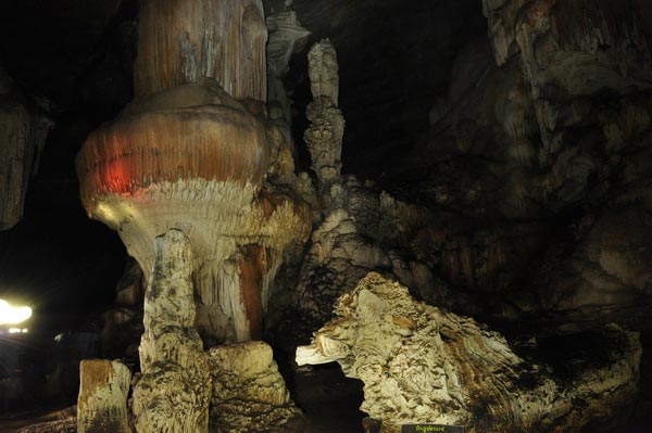 ถ้ำพุหวาย อุทัยธานี