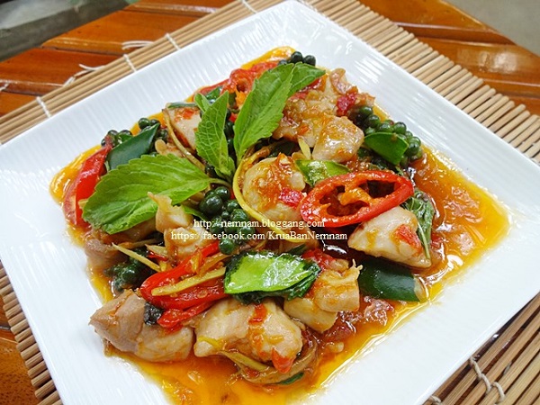6 เมนูผัดฉ่า อาหารไทยเผ็ดร้อนสมุนไพรเพียบได้สุขภาพ