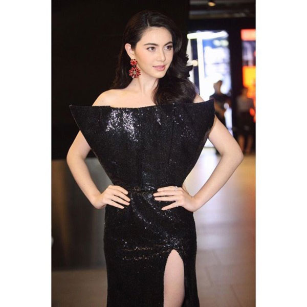 อุต๊ะ ชมพู่ อารยา แชะภาพคู่ เฮเลน โจทก์เก่า ใหม่ ดาวิกา ...