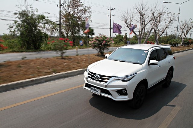Test Drive Toyota Fortuner TRD 2016