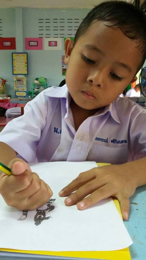 เด็กอนุบาลฝีมือบรรเจิด วาดภาพสวยเกินวัย