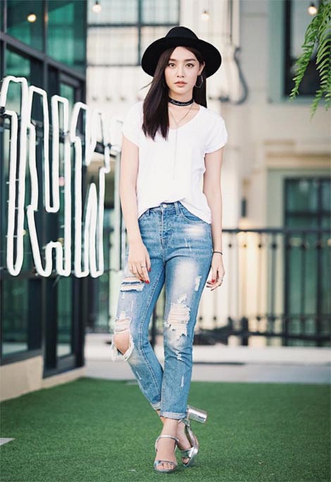 เสื้อยืดสีขาว เสื้อยืดสีขาว