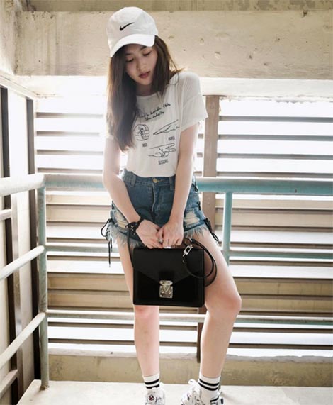 เสื้อยืดสีขาว เสื้อยืดสีขาว