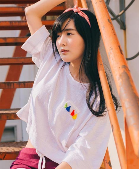 เสื้อยืดสีขาว เสื้อยืดสีขาว