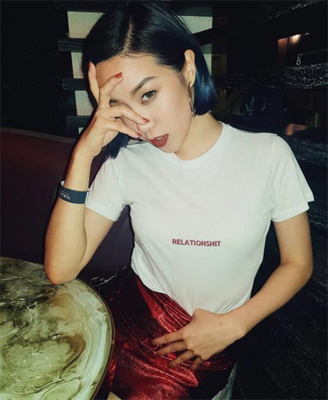 เสื้อยืดสีขาว เสื้อยืดสีขาว