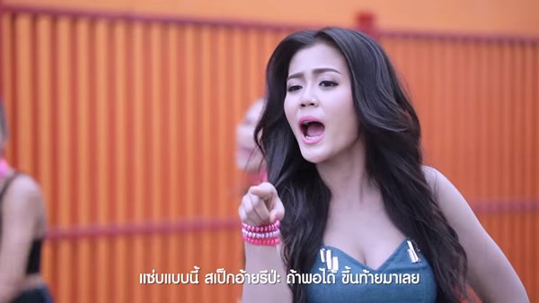 ลำไย ไหทองคำ ผู้สาวขาเฟี้ยว ลำไย ไหทองคำ ผู้สาวขาเฟี้ยว