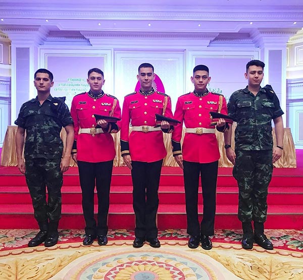รวมกัน 105+ ภาพพื้นหลัง ทหารกองเกียรติยศ คมชัด