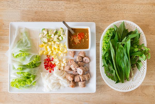 แหนมเนือง สูตรทำอาหารเวียดนาม วิธีทำแหนมเนือง  ชุดความอร่อยตำรับเวียดนามพ่วงสูตรน้ำจิ้มหวาน