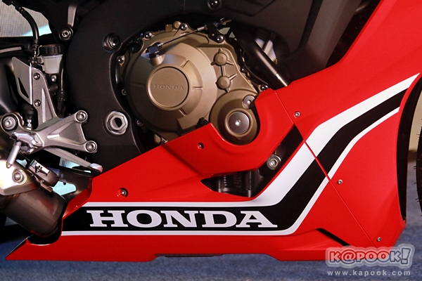 Honda Cbr1000rr 17 ใหม บ กไบค พ นธ แรงจากสนามแข งเป ดต วในไทย