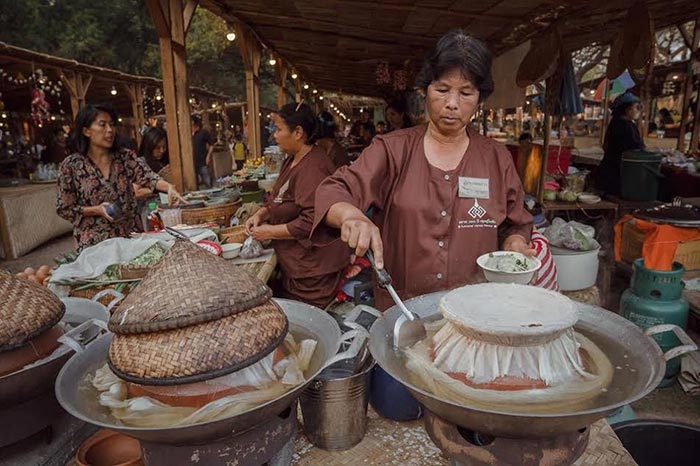 ตลาด 800 ปี กรุงสุโขทัย