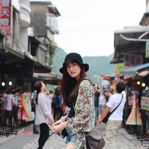 เสื้อลายดอกดารา เสื้อลายดอกดารา