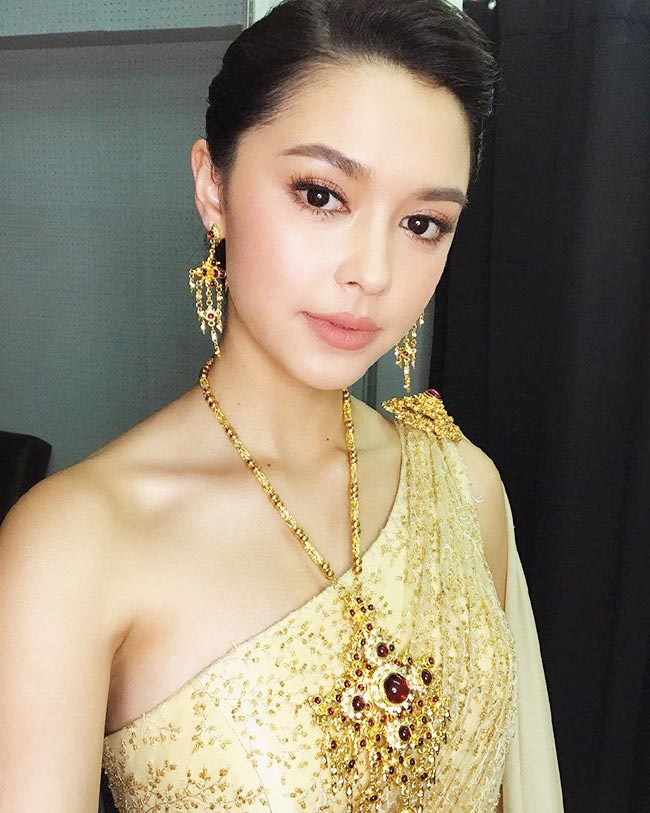 ดาราใส่ชุดไทย ดาราใส่ชุดไทย