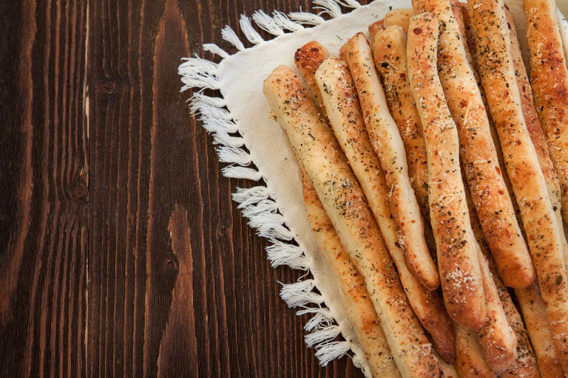 วิธีทำขนมปังขาไก่ Bread Sticks ขนมปังแท่งอบกรอบหลากสไตล์อร่อยได้ทุกวัย