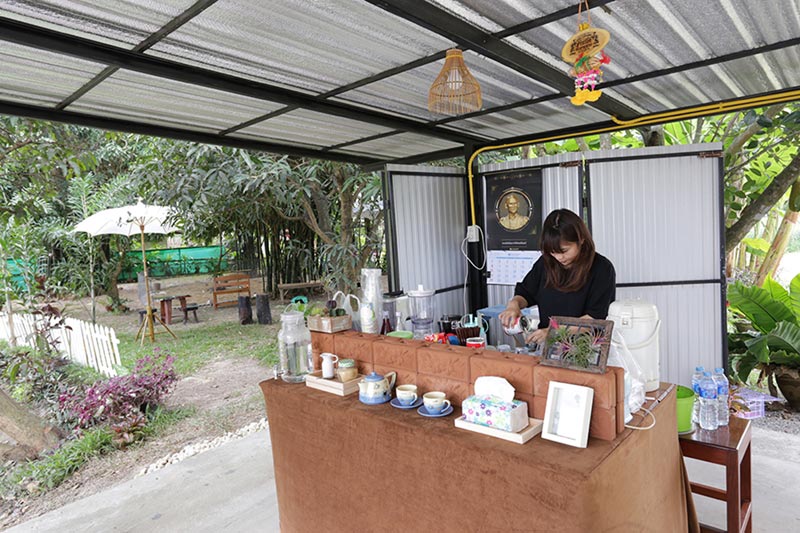 7 รีวิวการทำร้านกาแฟหน้าบ้านและในสวน ที่ทั้งสวย เก๋ แจ่ม เก็บไว้ใช้เป็นไอเดียได้เลย ! 7 รีวิวการทำร้านกาแฟหน้าบ้านและในสวน ที่ทั้งสวย เก๋ แจ่ม เก็บไว้ใช้เป็นไอเดียได้เลย !