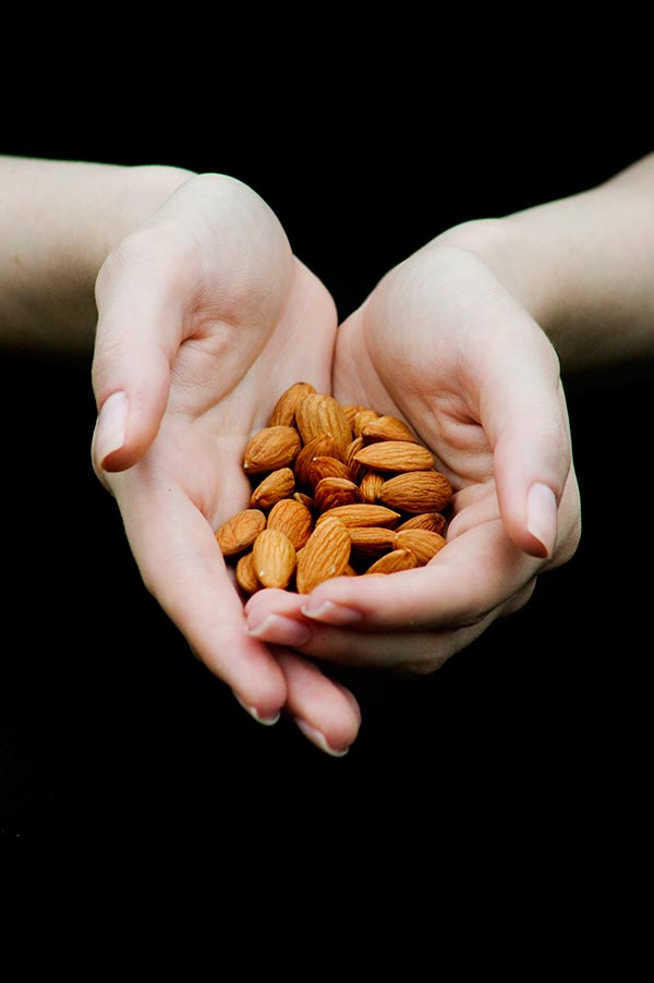 Handful. Миндаль. A handful of dried Almonds. Gr handful.