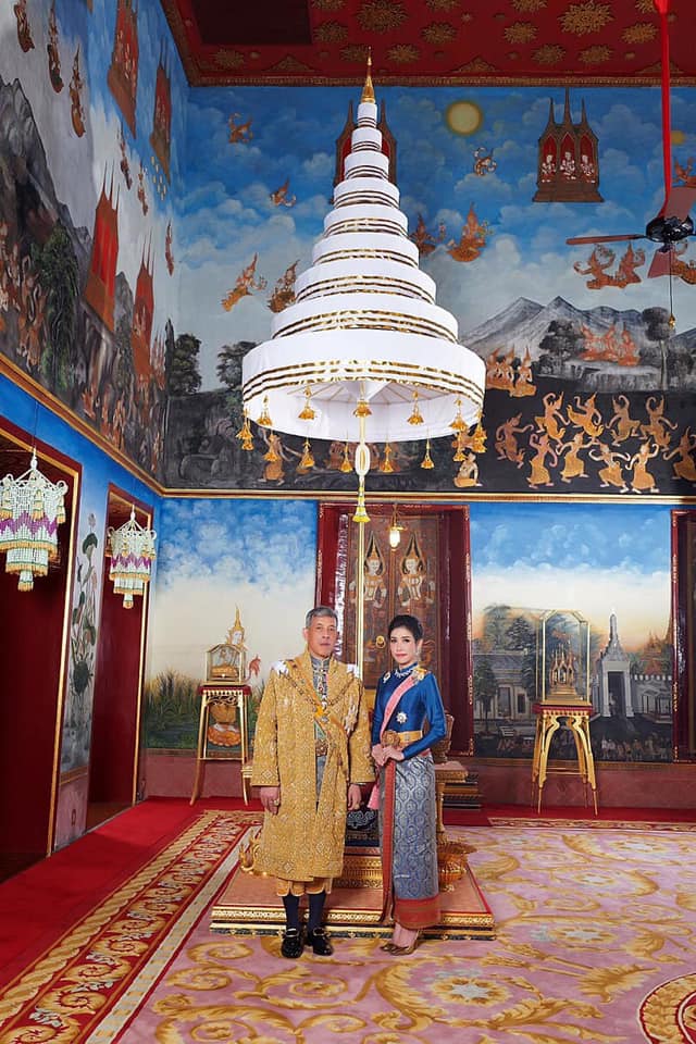 รัชกาลที่ 10 ทรงฉายพระรูปร่วมกับ เจ้าคุณพระสินีนาฏ พิลาสกัลยาณี