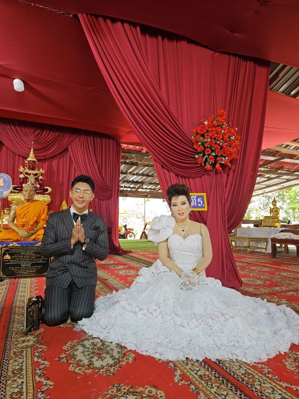 พุ่มพวง ดวงจันทร์