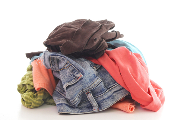 10 เทคนิคง่าย ๆ กำจัดคราบบนเสื้อผ้าให้หายเกลี้ยง