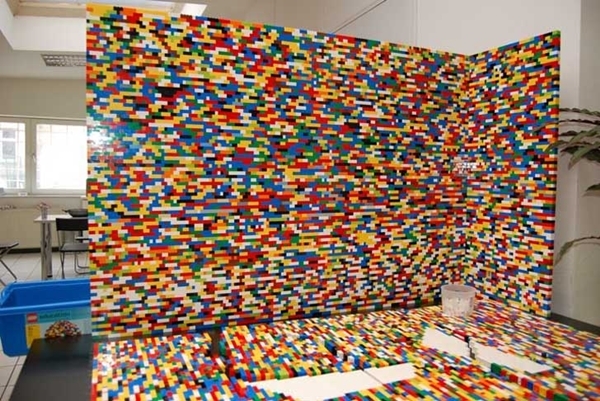 เจ๋ง ! พาร์ทิชั่นห้องครัวสีแจ่ม จากเลโก้กว่า 55,000 ชิ้น