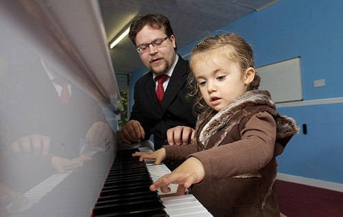มินิโมสาร์ท! เด็กอังกฤษ 2 ขวบ ลาวิเนีย รามิเรซ ฉายแววนักเปียโนระดับโลก