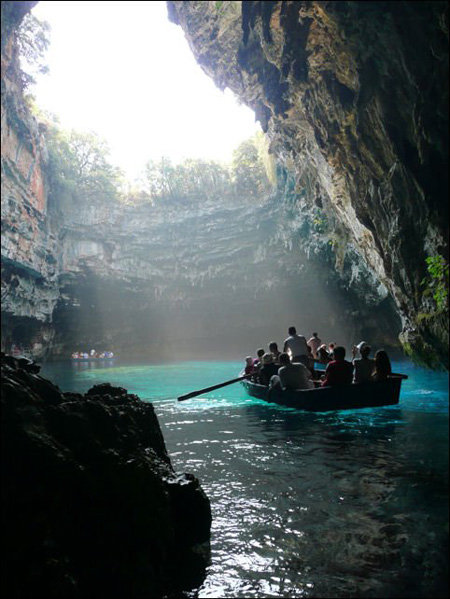 ถ้ำเมลิสซานี บนเกาะเซฟาโลเนีย ประเทศกรีซ 