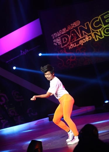 หนุ่มเร้กเก้ไทยเอวพริ้ว โชว์ของบนเวที Thailand Dance Now เต้น…สุดขั้ว 