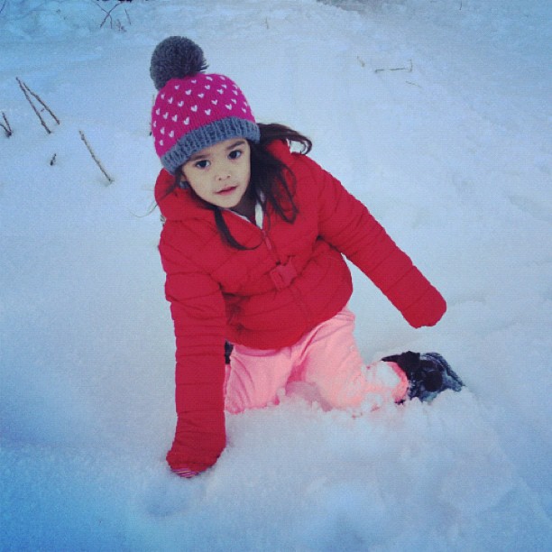 น่ารักอ่ะ! ธัญญ่า - เป๊ก พาน้องลียา เล่นหิมะในนอร์เวย์