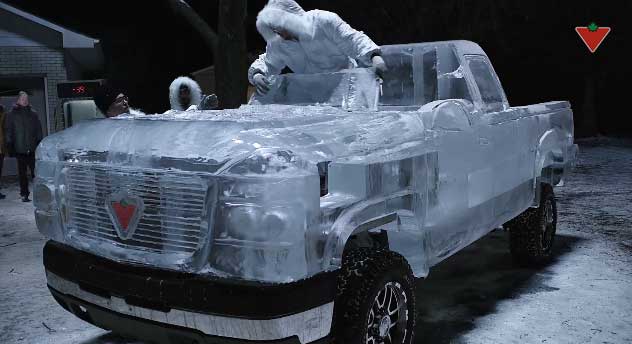 ทึ่ง ! แคนาดาเผยรถแกะสลักน้ำแข็งวิ่งได้จริง
