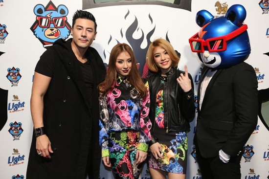 Singha Light Present Burn up the Club by TED