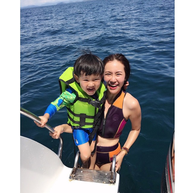 นาเดีย ควงสามี-ลูกชายเที่ยวเกาะ โชว์หุ่นในชุดว่ายน้ำ ยังเป๊ะ