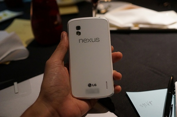 หลุด! ภาพ Nexus 4 ฝาหลังสีขาวแบบตัวเป็น ๆ