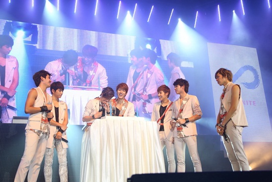 Infinite Fun With Infinite : the 1st Fan Meeting in Thailand 2012