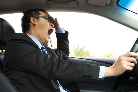วิธีแก้ง่วงระหว่างขับรถเดินทางวัยหยุดยาวทำตามนี้ 5 วิธีขับขี่ปลอดอภัย