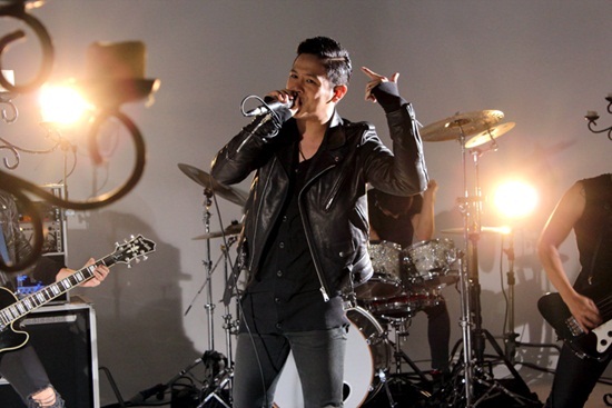  ก้อง-โดม จัดหนัก จัดเต็ม ถ่ายทอด MV เพลง Swinging 
